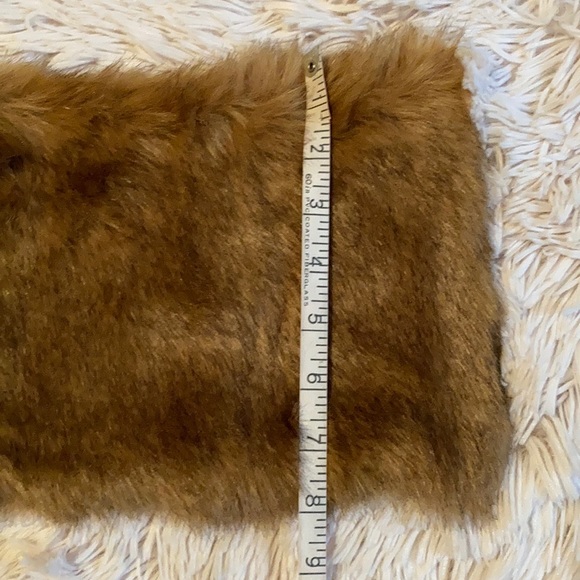 ASOS faux fur snood - Picture 5 of 5